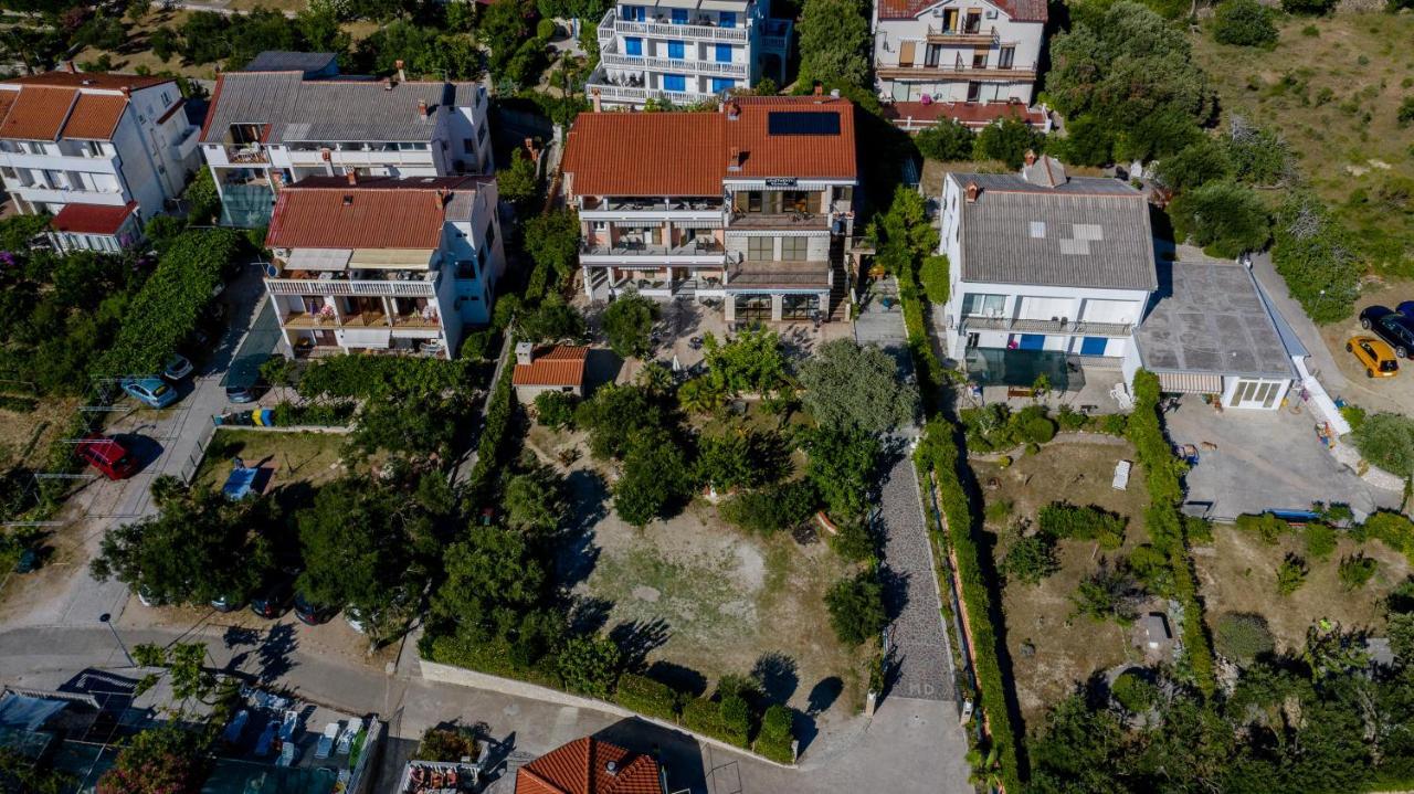 Vesela Apartment *